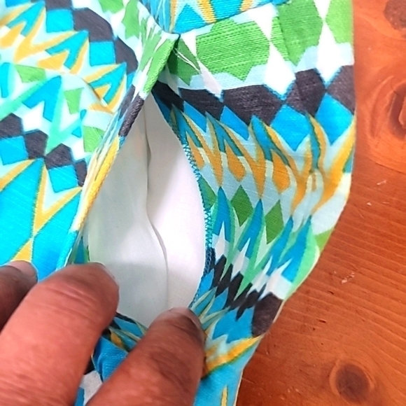 J.CREW WOMEN'S MULTICOLOR GEOMETRIC PRINT LINE BLEND SHORTS SIZE 8 - Picture 9 of 9